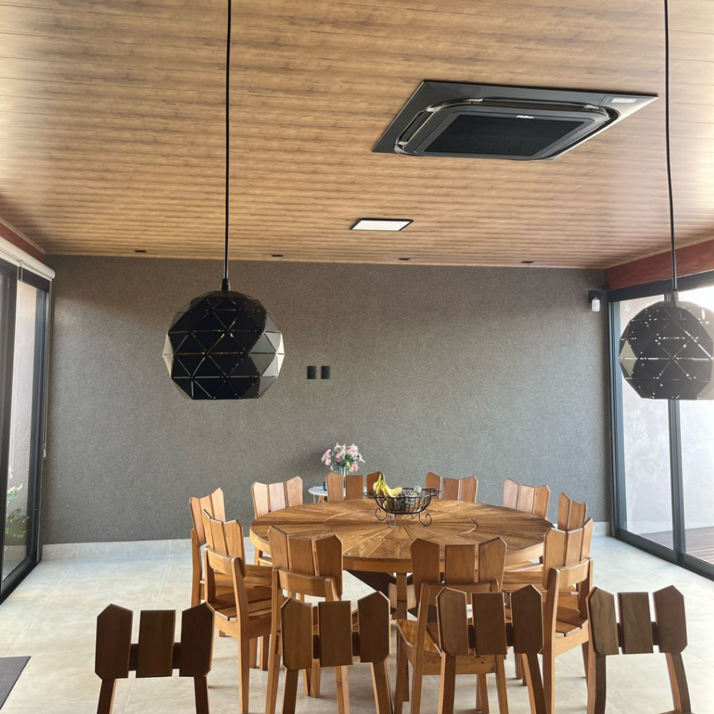 Forro Pvc Amadeirado Cor Carvalho 1,20comprimento X0,20 largura  (cobre 1,20 m2) - 5 Réguas de 1,20