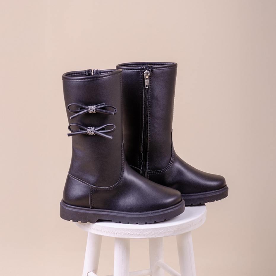 Bota Infantil Preta com Laços Laterais Estilo clássico e delicado para os dias frios com conforto