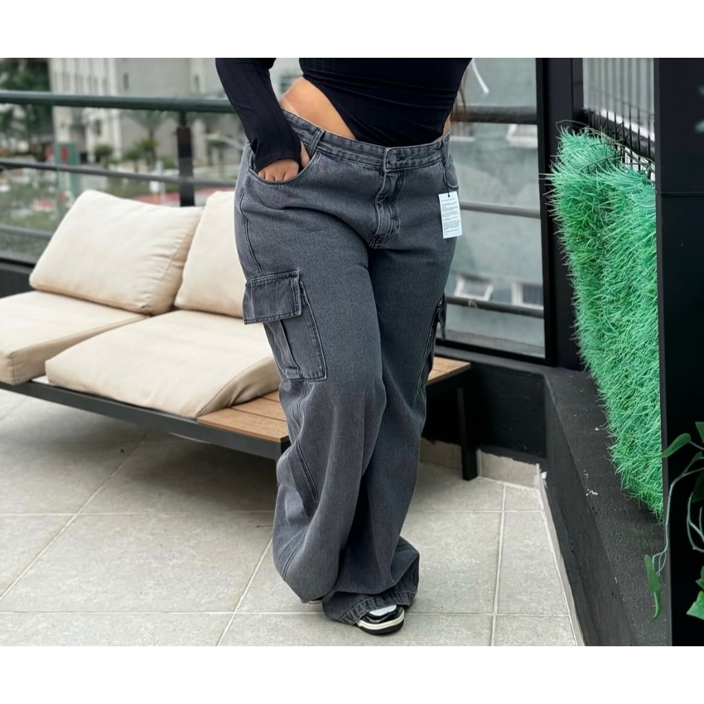 Calça Jeans Marmorizada Cargo Pantalona plus Size Cintura alta grafite