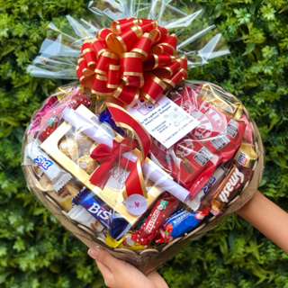 Cesta de chocolate em Formato de coração decorado com laço Artesanal - ideal para qualquer ocasião em Oferta na Shopee