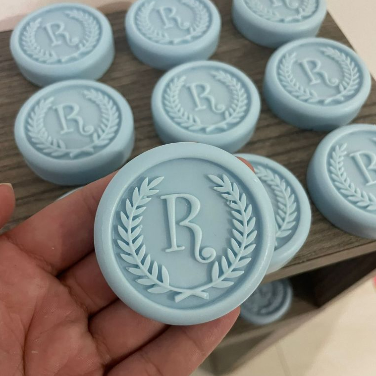 Sabonetes Brasão 1 Letra para Lembrancinhas – Sem Embalagem - Kit 50/60/70/80/90/100