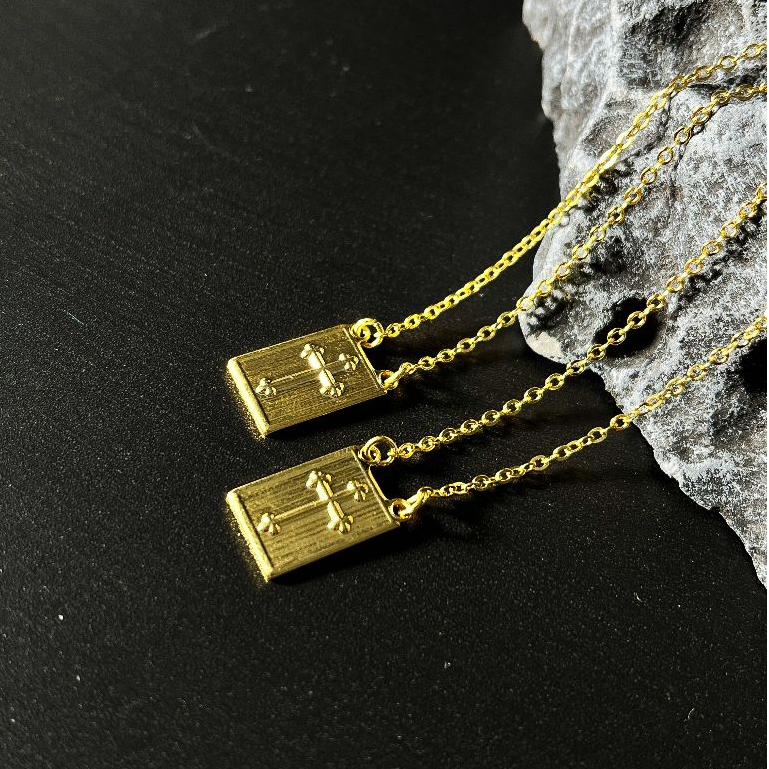 Escapulário Correntinha Cruz Masculina Banhado A Prata 925 e Ouro 18k
