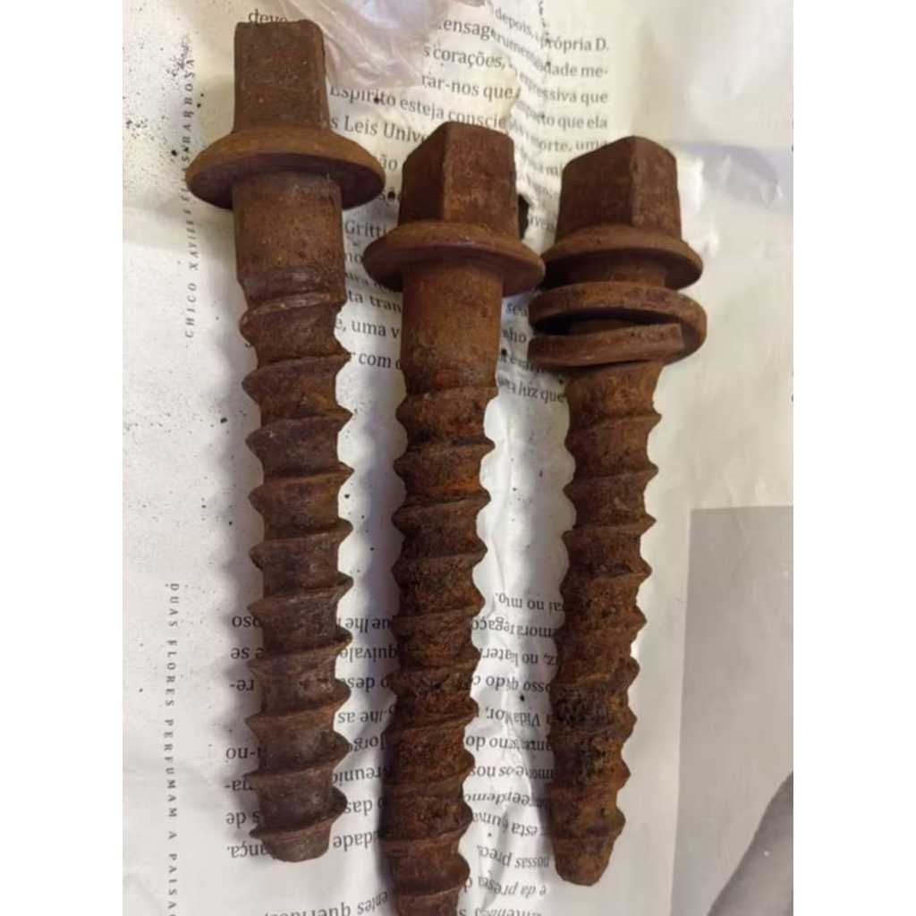Kit 3 Parafusos Usados De Trem Original Ferro Grande para assentamentos de Ogum