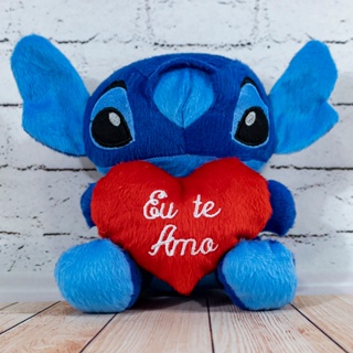 Stitch segurando um coração escrito Eu te amo de Pelúcia em Oferta na Shopee