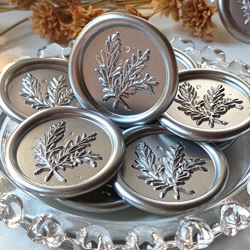 Lacre de Cera para convite Prata Brilhante  – Modelos alecrim, ramos, nossa senhora e outros com Fita Dupla Face