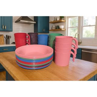 Kit Pratos Fundos Redondos + Canecas Empilhável Reutilizável Lanche Refeições Festas