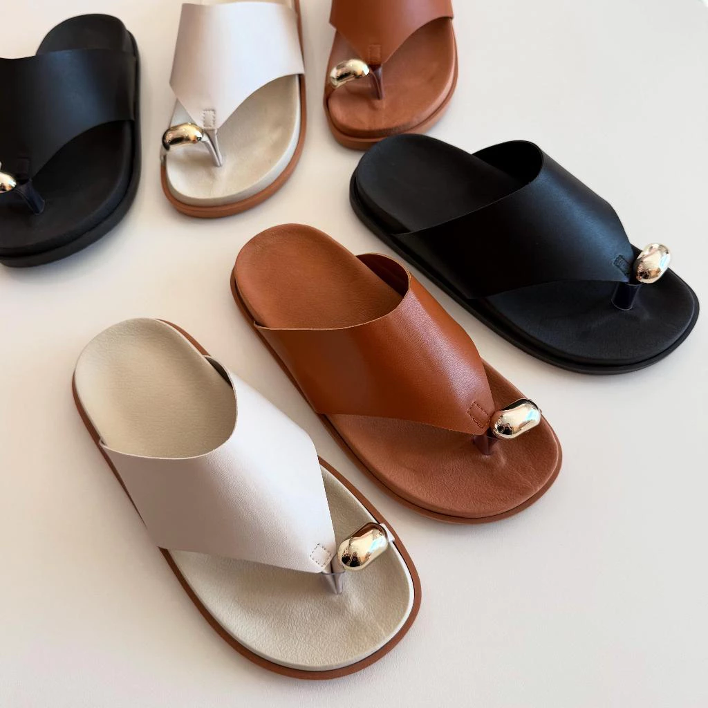 Sandalia Rasteirinha Feminina Flat Papete Leve e Confortavel Birken Detalhe Metalizado Dourado ABS — imagem 1