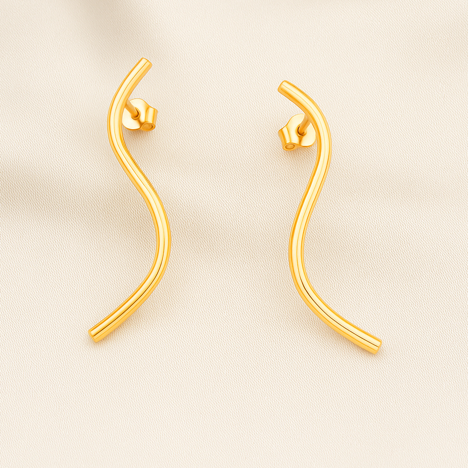 Brinco Feminino Curvado, Design Elegante e Versátil, Semijoia Banhada a Ouro com Garantia