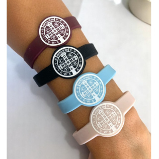 Pulseira Católica Borracha Silicone medalha São Bento 19cm Tamanho Unico em Oferta na Shopee