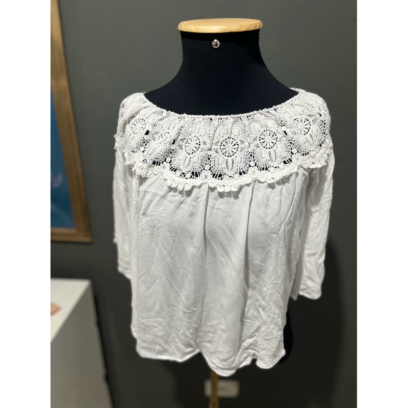 BLUSA BRANCA COM RENDA USADO BAZAR BRECHO TAMANHO P