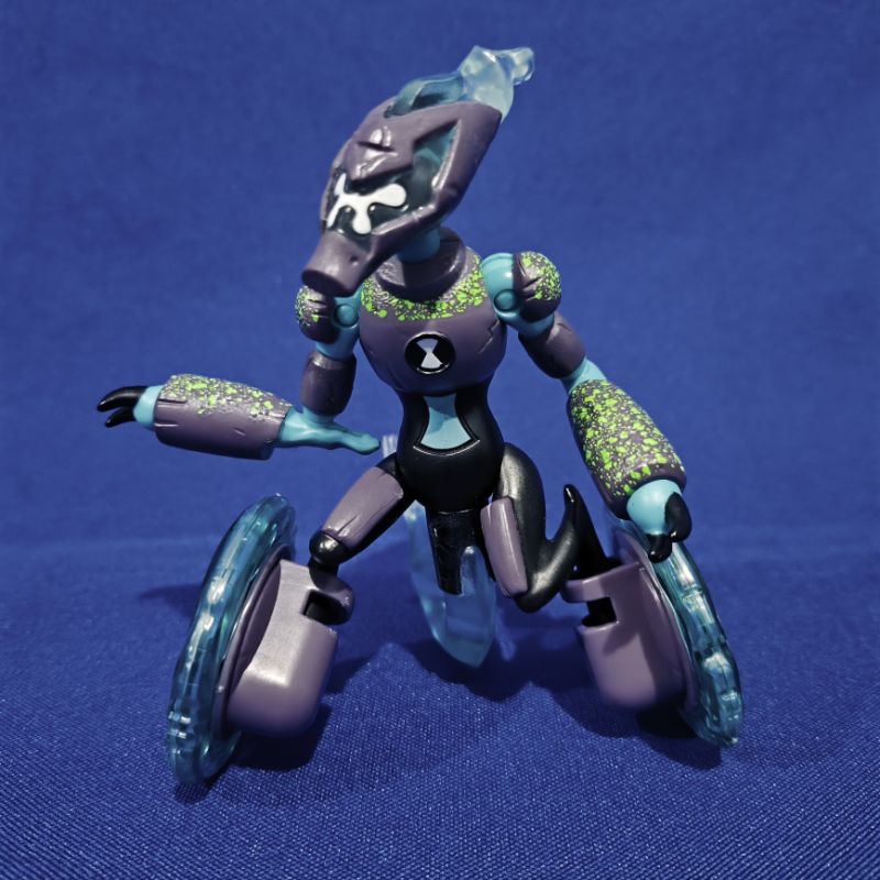 Boneco Ben 10 Figura De Açao XIr8 Omnitunado DaSunny 1750
