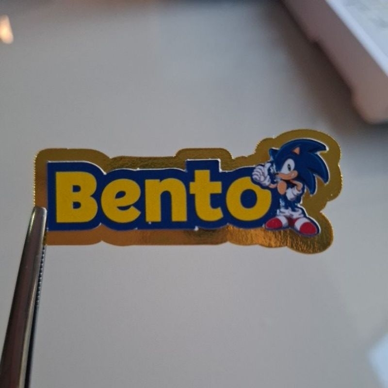 Aplique personalizado com nome e personagem VARIOS TEMAS, com lamicote dourado para lembrancinha de festa, topper.