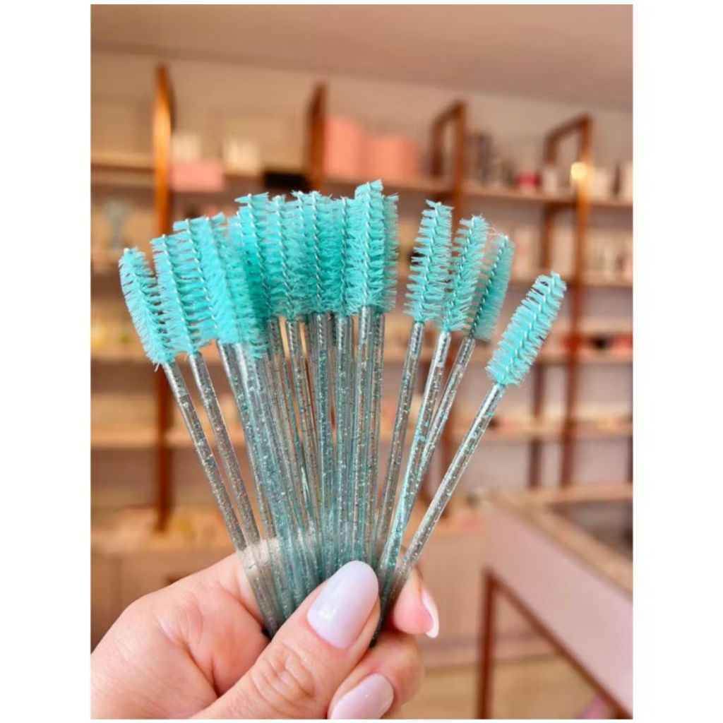 Kit com 250 Escovinhas Glitter cor VERDE. Para cílios, sobrancelhas e alinhamento. Envio imediato!