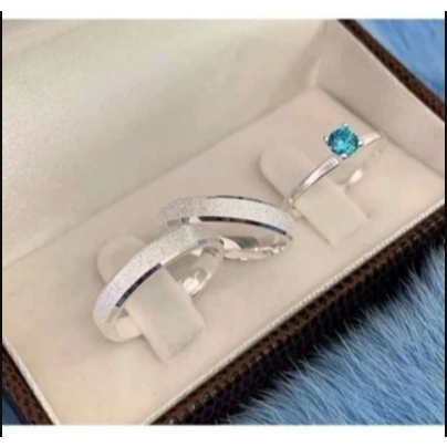 Par De Aliança + Anel Solitário De Namoro Diamantada brilho Banhada Prata Chanfrada 4mm em Oferta na Shopee