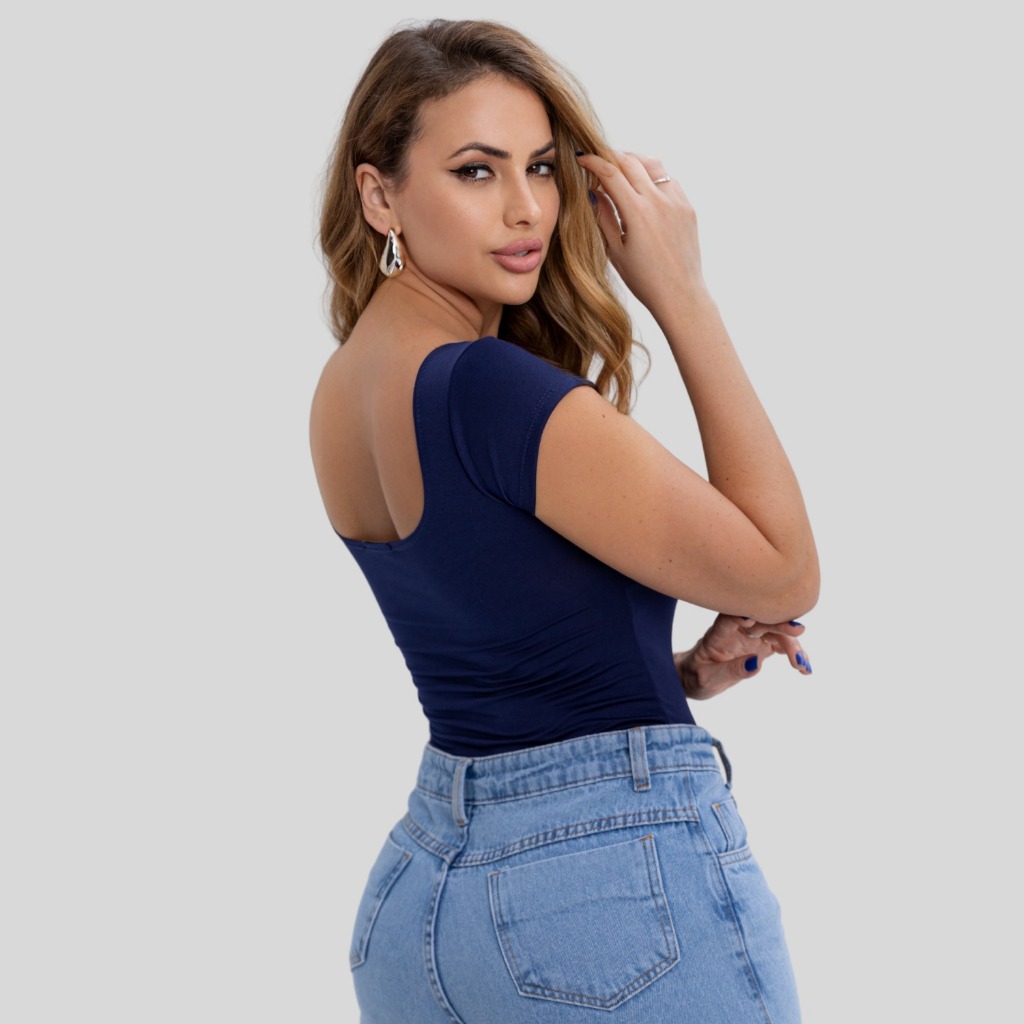 Blusa Feminina Manga Curta Decote Costas Confortável Elegante Moda Casual e Estilo Moderno