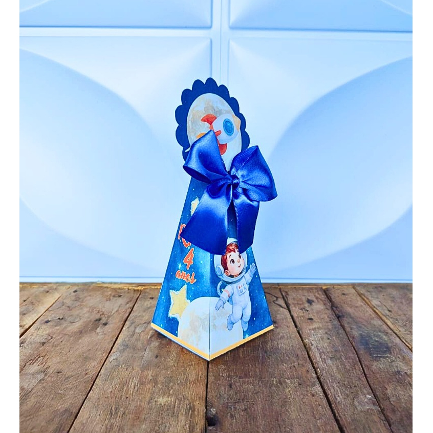 Caixa Pirâmide Avulsa Personalizada/Lembrancinha de Aniversário/Decoração de Festa/Tema Astronauta Aquarela.