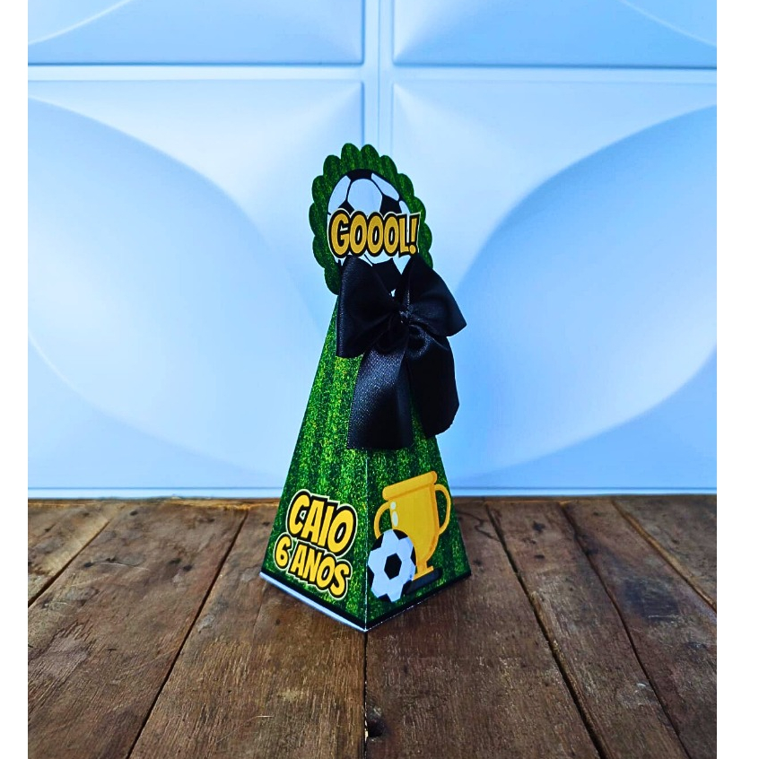 Caixa Pirâmide Avulsa Personalizada/Lembrancinha de Aniversário/Decoração de Festa/Tema Futebol.
