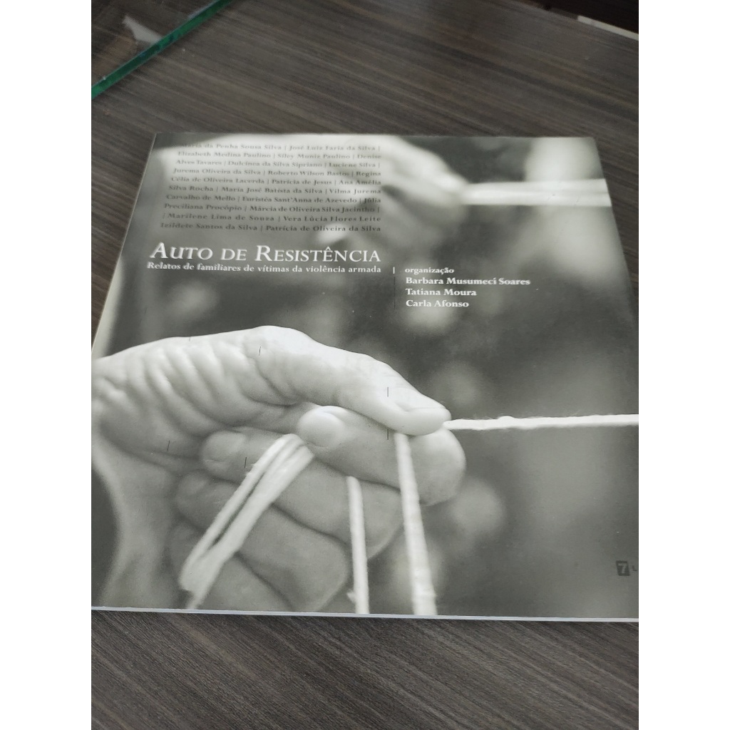 Livro 	Auto de Resistência Relatos Familiares de Vítimas de Violência Armada Barbara Musumeci Soares e Outros Organizado