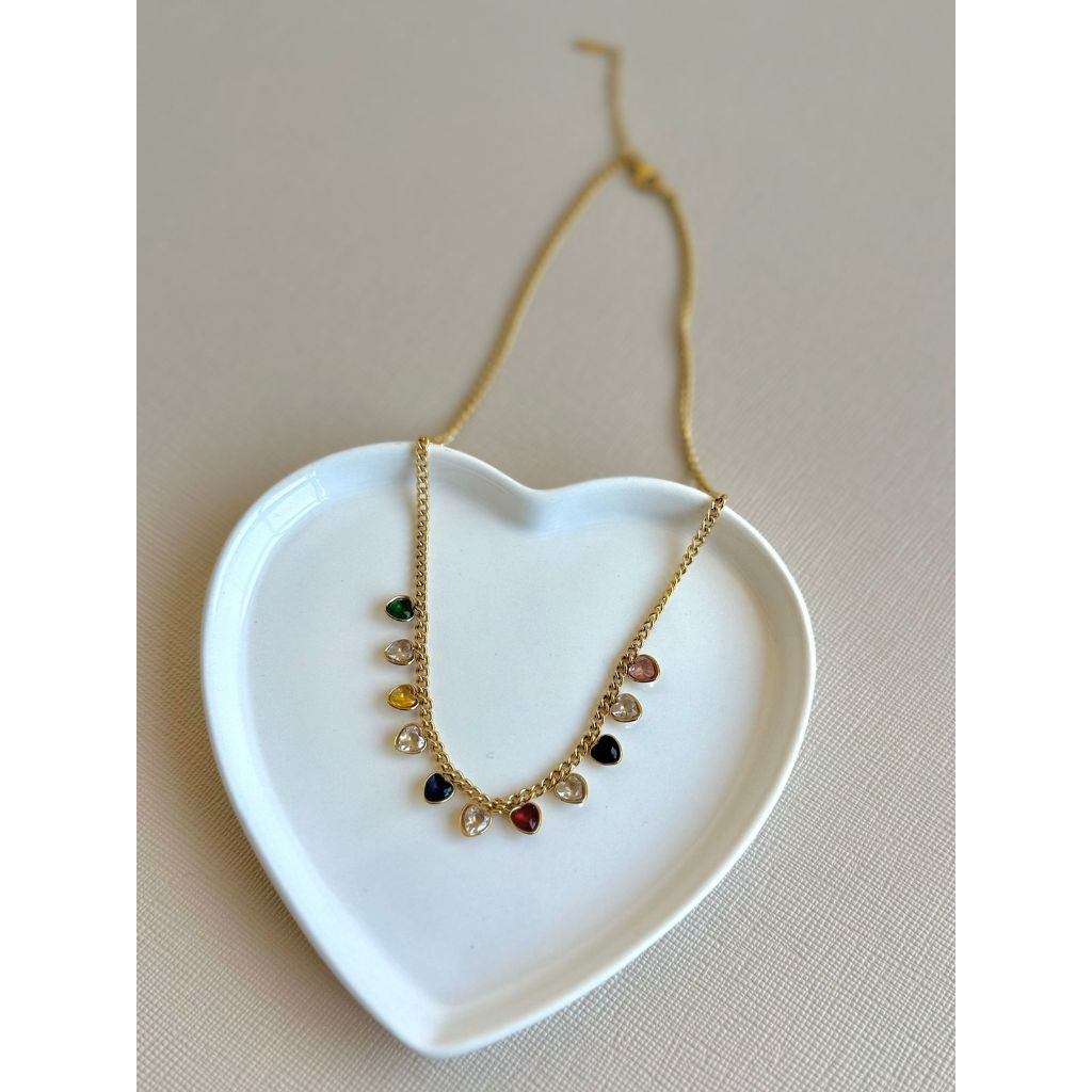 Colar Feminino em Aço Inoxidável Dourado com Pedras de Coração Colorido Delicado Chique Elegante