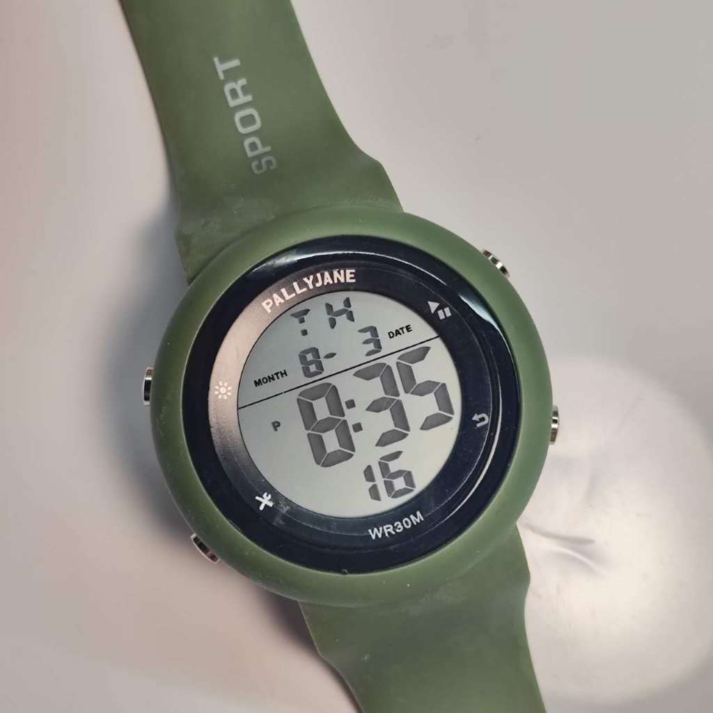 Relógio eletrônico esportivo à prova d'água Pallyjane tela cheia grande tela digital pulseira de silicone em Oferta na Shopee