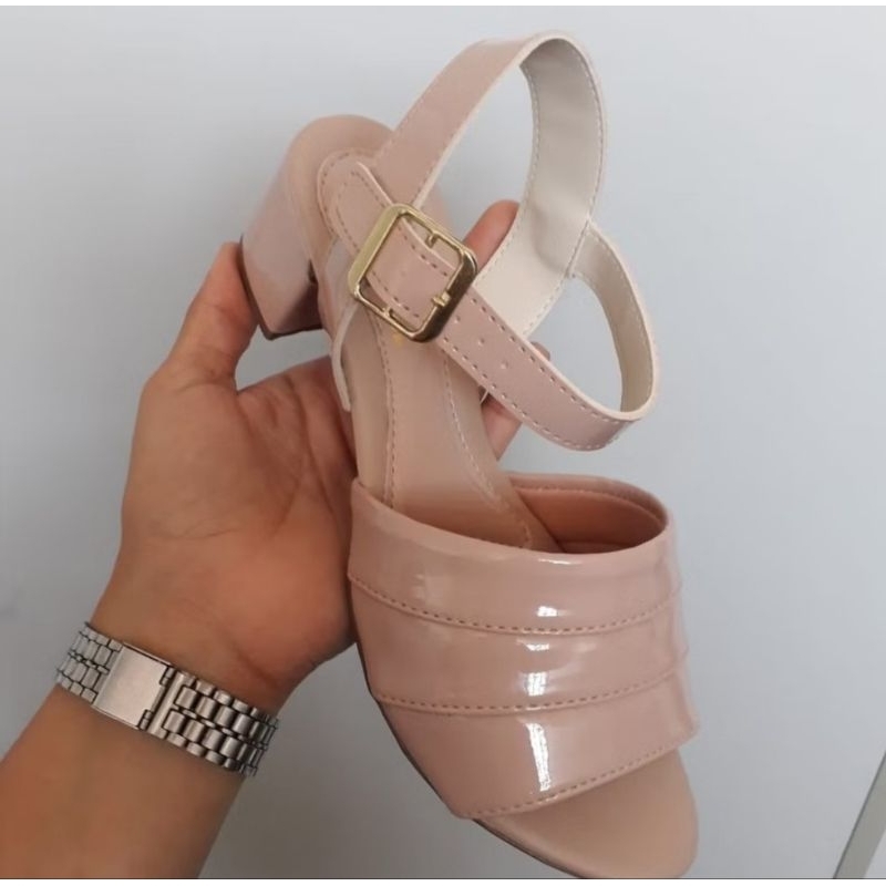 Sandália Salto 4.5cm confortável para seu dia a dia . em Oferta na Shopee