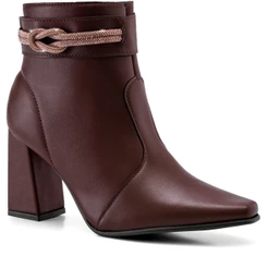 Bota Feminina Lumiss Strass Salto Alto Grosso Bico Fino Confortável Cano Curto Napa Marrom
