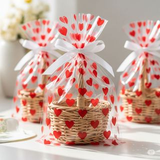 50 sacos cesta de celofane 45x60, 35x55 e 60x90 ponta decorada, várias estampas. em Oferta na Shopee