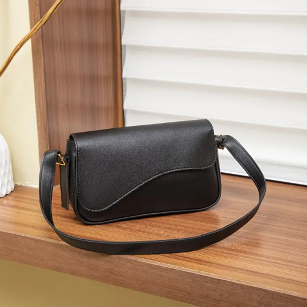 Bolsa Feminina Baguete De Ombro Estilosa Com Detalhe Frontal Ideal para o Dia a Dia