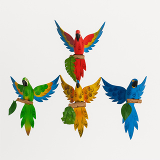 Kit 4 Araras com asa aberta no tronco de pendurar em Oferta na Shopee