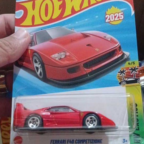Hot Wheels Ferrari F40 Competizione 2025 - Exotic Envy 4/5 - Escala 1:64