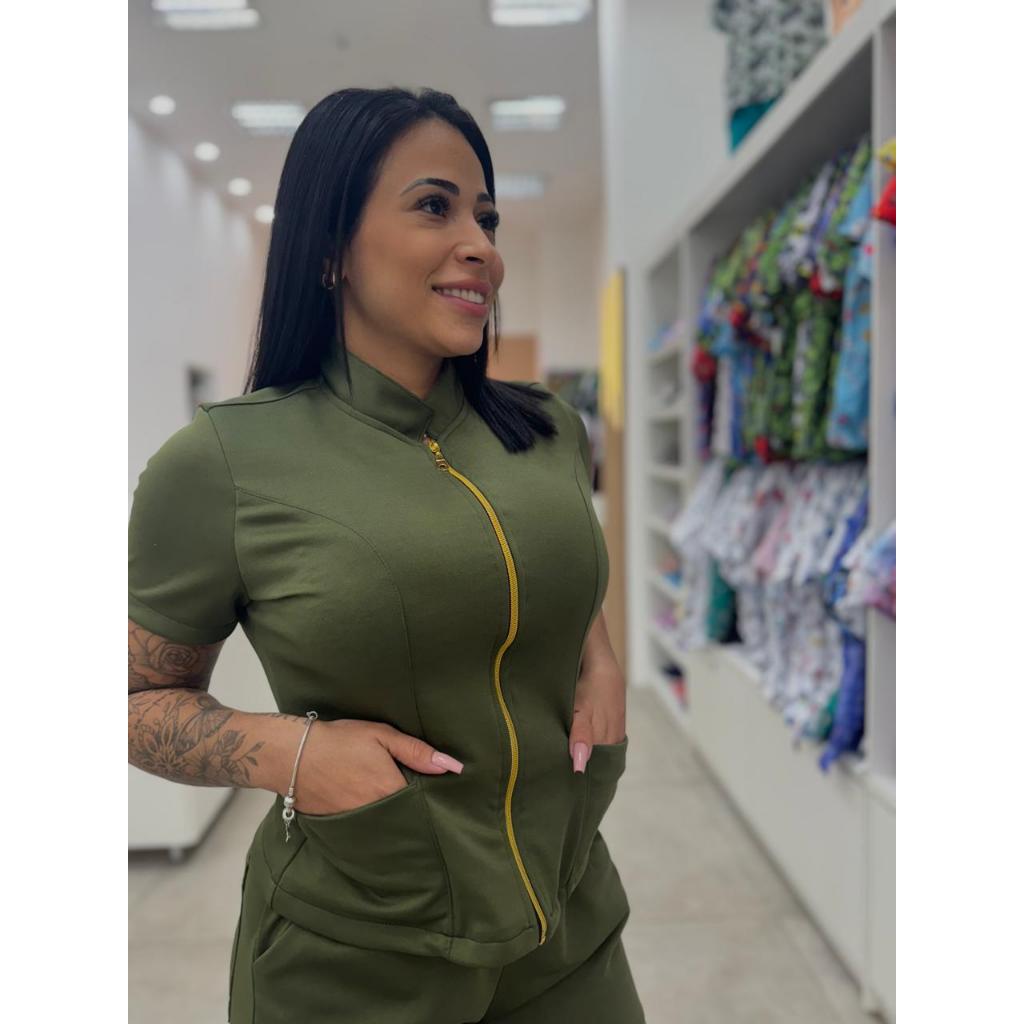CONJUNTO AMANDA LINHA LUXO VERDE MILITAR UNIFORMES ESTETICA UNIFORMES HOSPITALAR-ESTETICA-LUXO COR  VERDE MILITAR em Oferta na Shopee