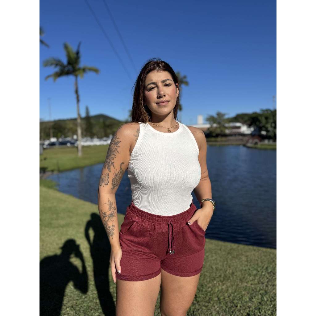 Shorts moletom feminino plus size básico liso e confortável