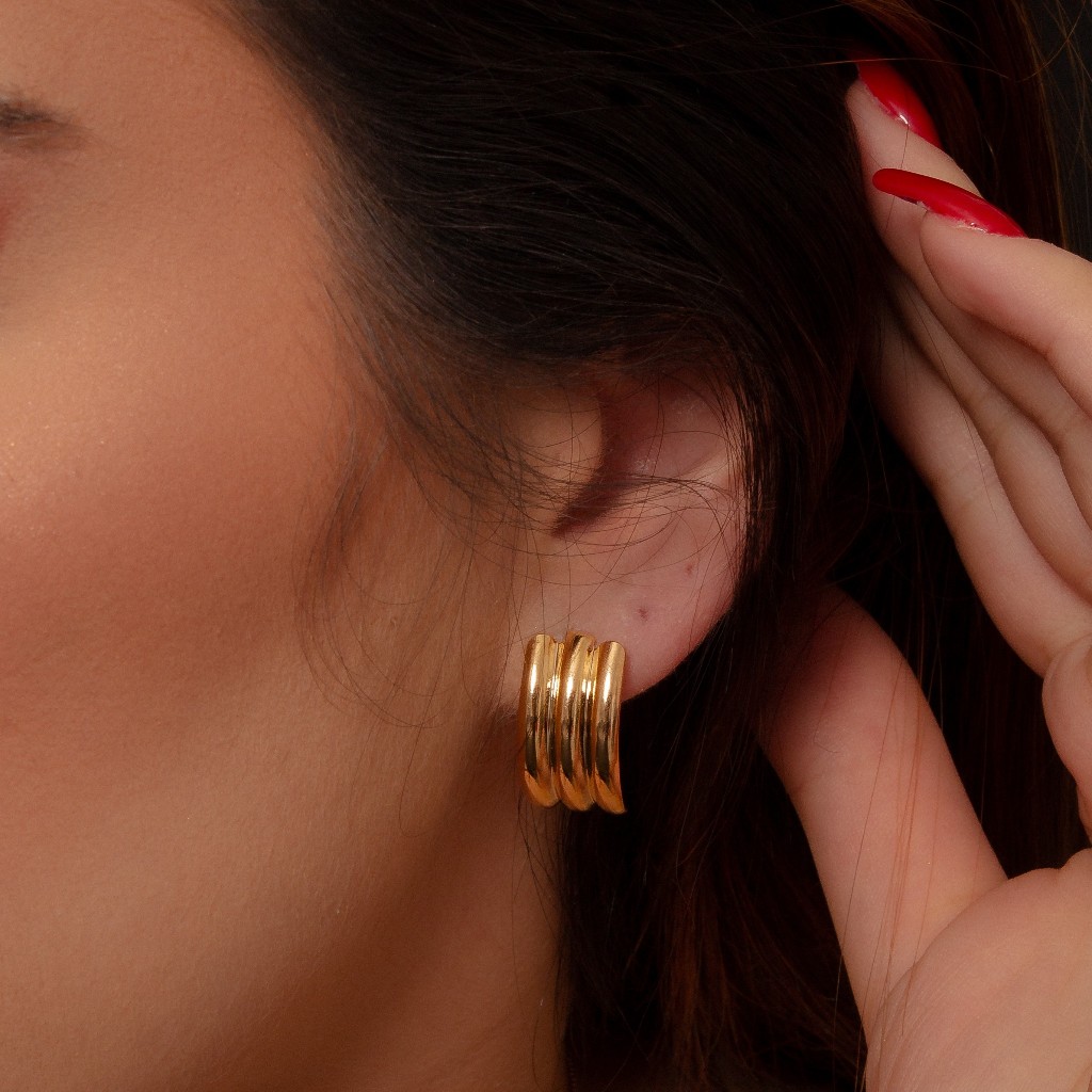 Brinco Meia Argola Tripla Abaulada – Banhado a Ouro 18k