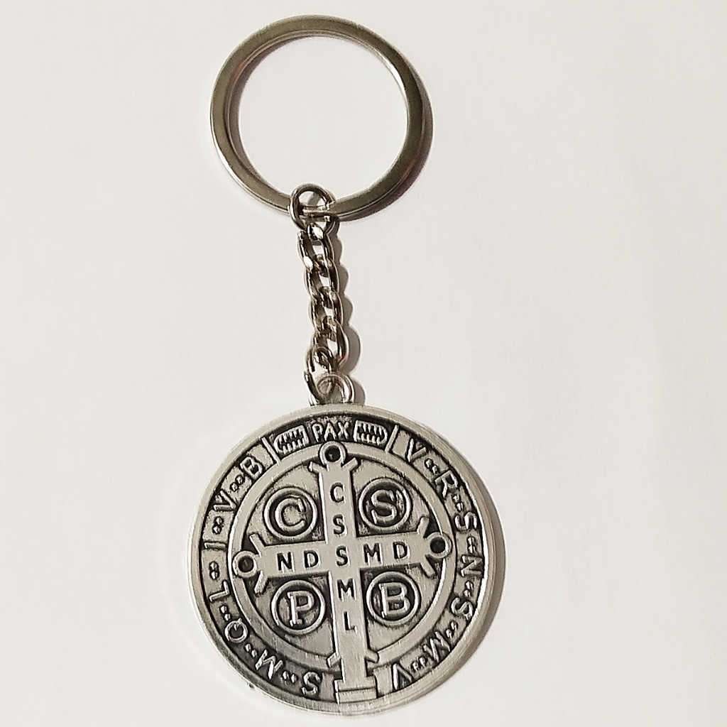 Chaveiro Medalha Escudo São Bento Em Metal Cor Prata - Unidade — imagem 2 de 2