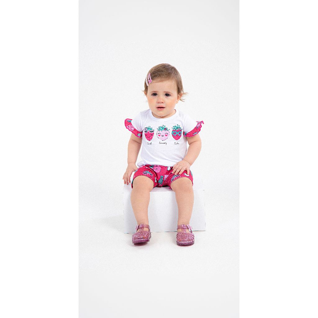 Conjunto Bebê Menina Tamanhos P, M, G 2 Peças Blusa de Cotton e Short Canelado Sublimado Estampas de Morango Colorido