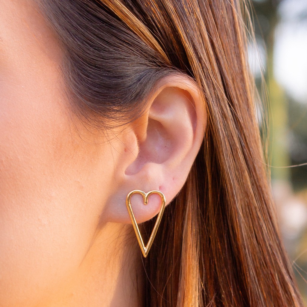 Conjunto colar e brinco em formato de coração vazado - Banhado a ouro 18k