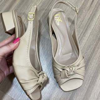 509BX Peeptoe Feminino Donna Clau Salto Baixo, Palmilha Bico Quadrado Conforto Espumada em Napa.