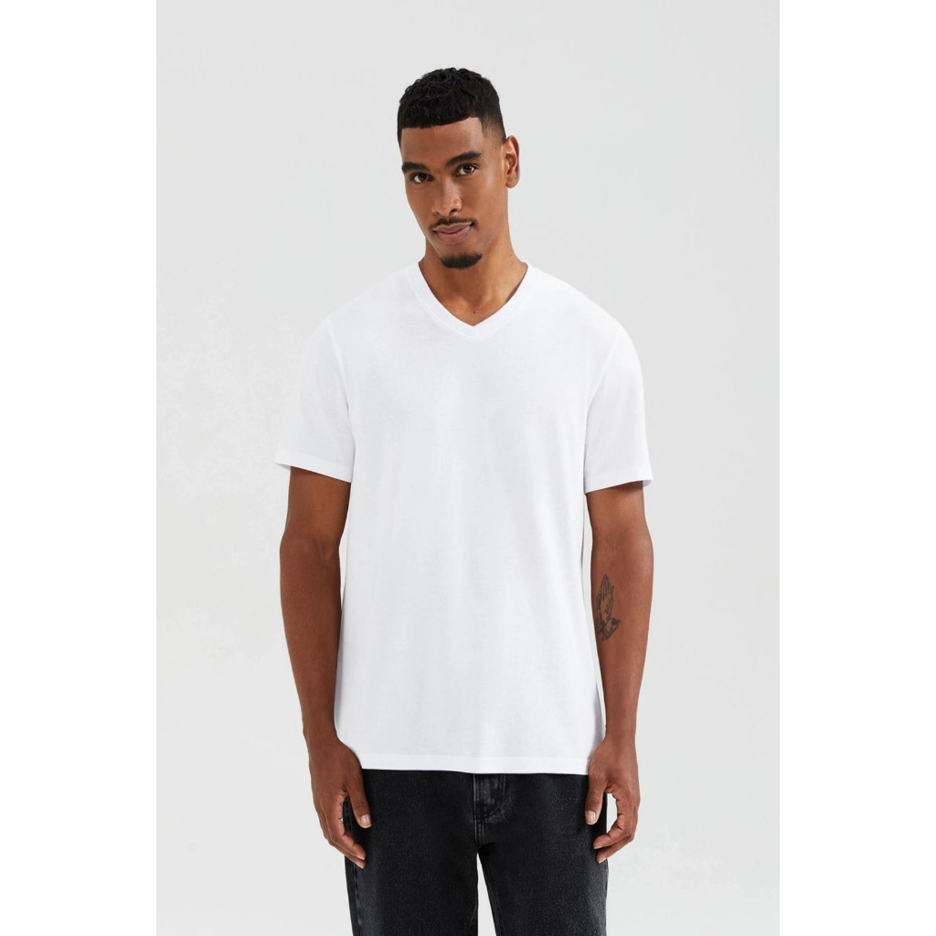 CAMISETA BÁSICA MASCULINA MANGA CURTA DECOTE V WORLD - HERING