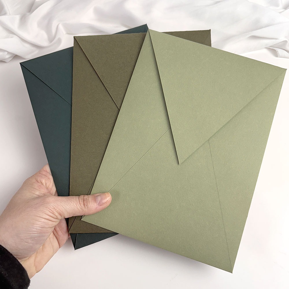 ENVELOPE PARA CONVITE DE CASAMENTO BICO VERTICAL 16x22 cm VERDE OLIVA - ESCURO em Oferta na Shopee