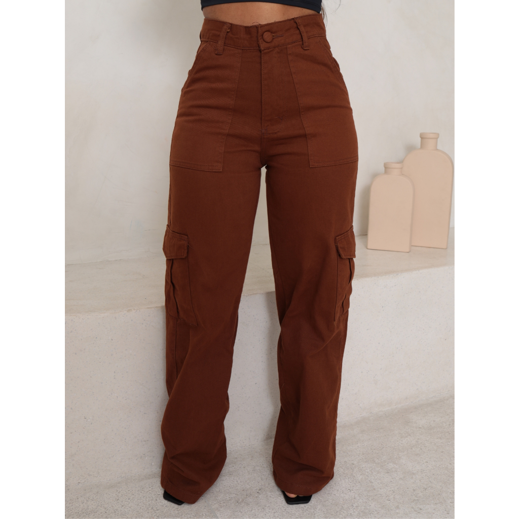 Calça Cargo Feminina Wide Leg Cintura Alta em Sarja Terracota com Bolsos Utilitários