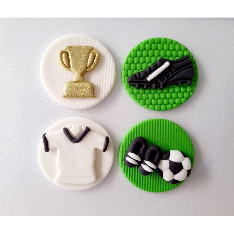 Kit 12 apliques 5 cm de pasta americana Tema Futebol.
