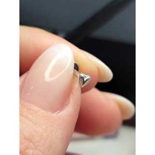 Piercing Labret Com o coração em prata e a haste em aço cirúrgico