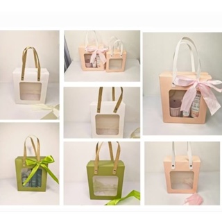 kit Com 2 Sacolas Caixa De Papel Com Visor e Fita em Oferta na Shopee