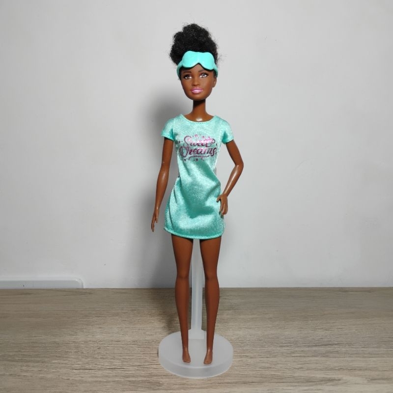Boneca Barbíe Negra Princess Adventure 2019 Festa do Pijama Mattel