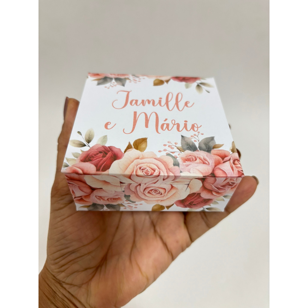 Caixa 4 doces Personalizada - Casamento e Aniversários 8,5x8,5x3,5cm bem casados, brownie, pão de mel em Oferta na Shopee