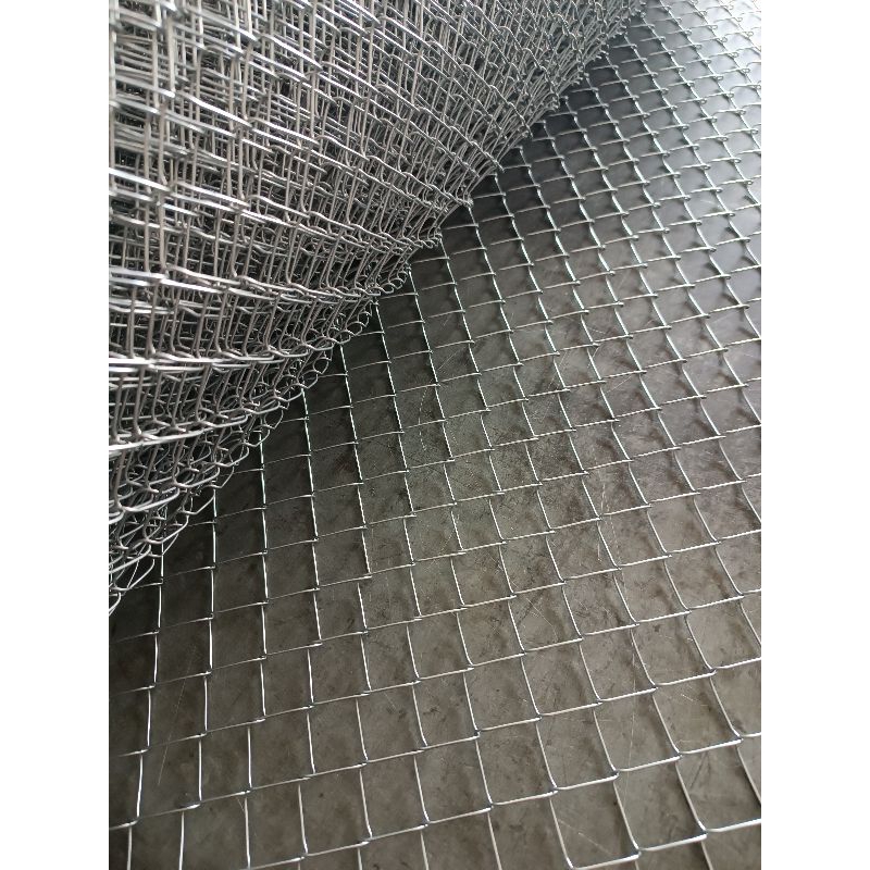 TELA GALVANIZADA VIVEIRO FIO 18 - 1,25 MM - MALHA 2,5 X 2,5 cm - ROLO COM 10 M X 1,0 M Viveiro