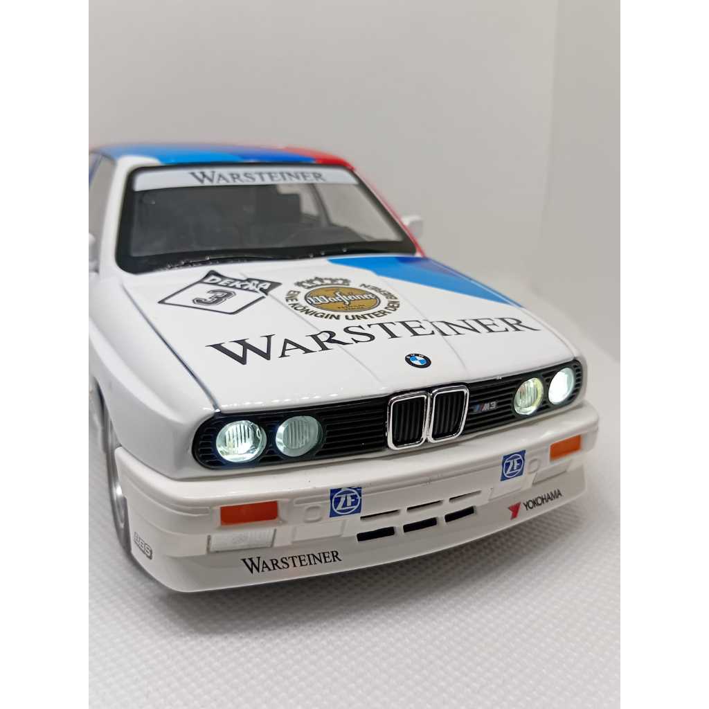 Miniatura Carrinho Metal Escala 1/24 BMW M3 GT Warsteiner Abre As Portas