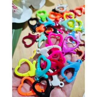 FECHO LAGOSTA CORAÇAO EM PLASTICO em Oferta na Shopee