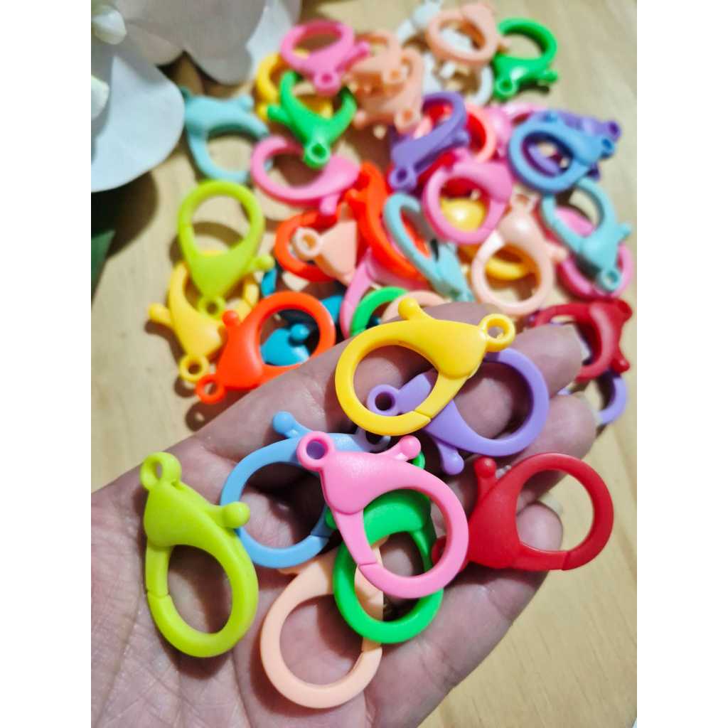 Fecho Lagosta de Plástico Colorido 25mm ou 35mm em Oferta na Shopee