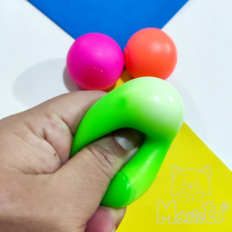 Kit 3 Mini Bolinhas de Apertar Macias que Grudam na Parede Squish em Oferta na Shopee